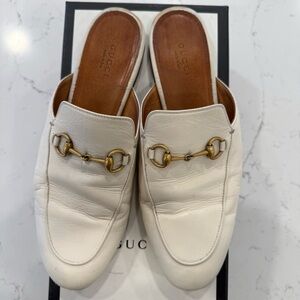GUCCI Princetown Mule in Mystic White/Gold